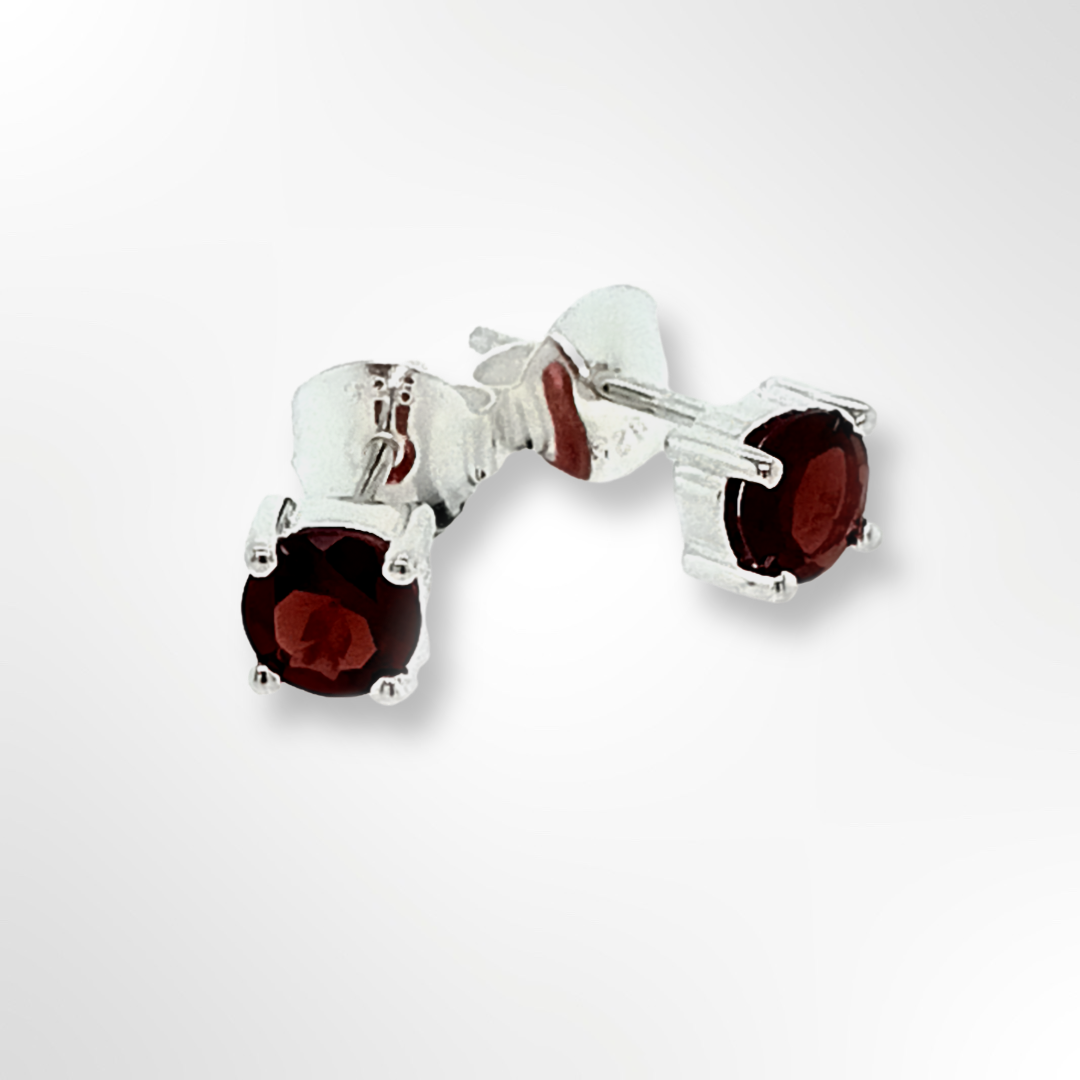 Sterling Silver Round Garnet 4 Claws Set Stud Earrings